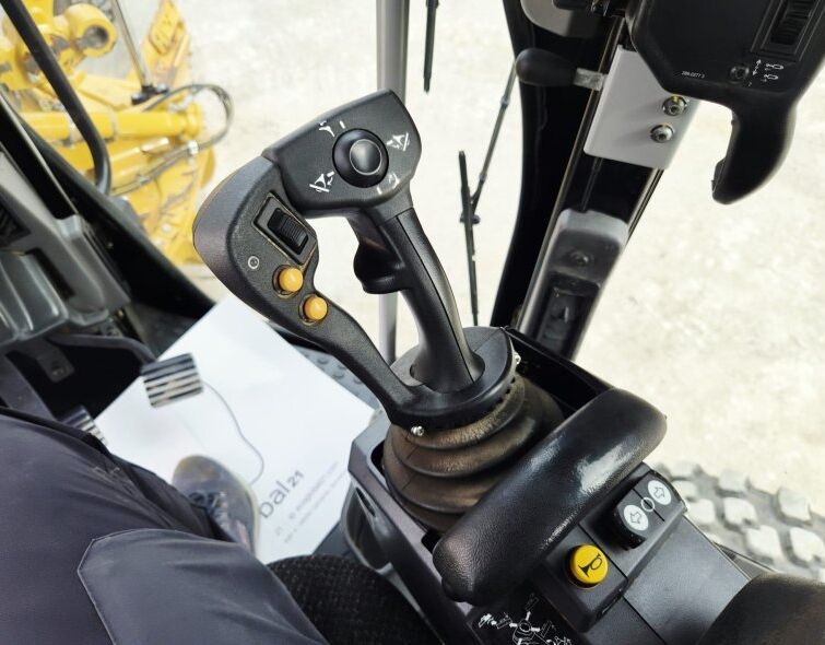 CATERPILLAR  140 AWD ***IMPECABLE***
